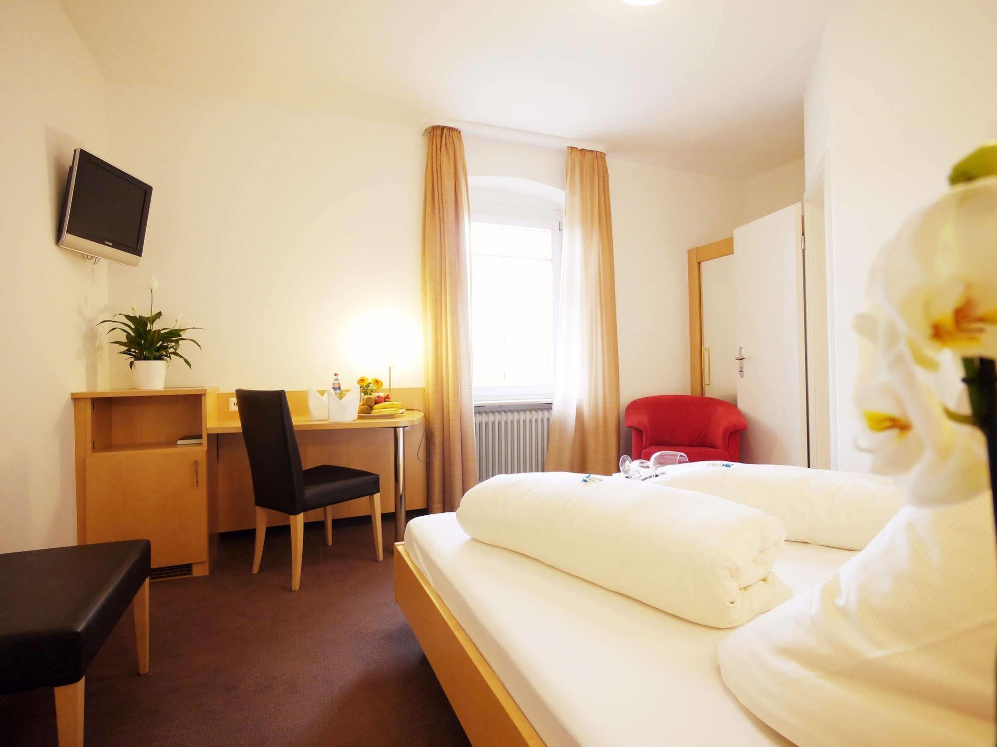 Kreuz-Post Hotel-Restaurant-Spa フォグツブルク エクステリア 写真